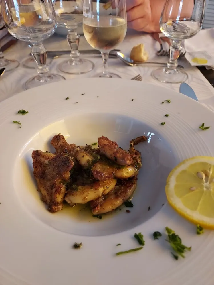 Cuisses de Grenouilles Au Beurre D'escargot
